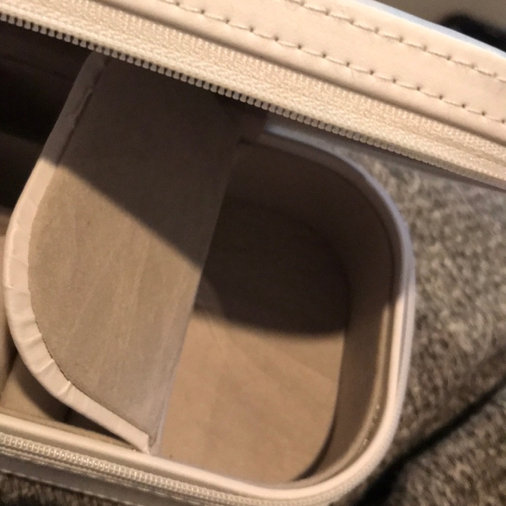 Jewelry case - Picture 3 of 5
